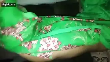 Desi Bhabhi show her Boobs