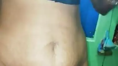 Desi aunty show pussy
